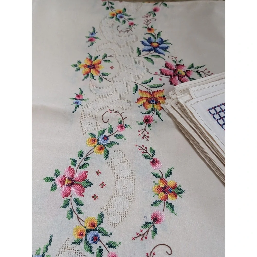 Handmade Vintage Peti Point Tablecloth + 12 napkins Never Used, 72 x‎ 108 inches
